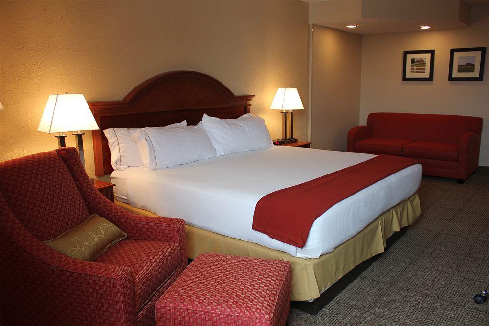 Fairfield By Marriott & South Hotel 3*