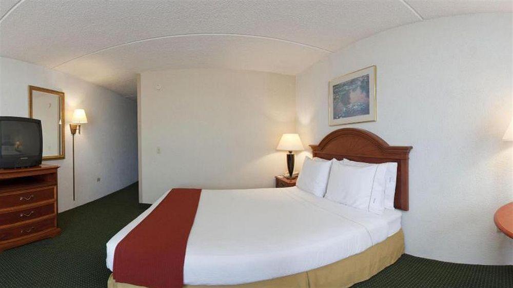 Fairfield By Marriott & South Hotel Madison