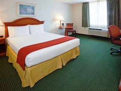Fairfield By Marriott & South Hotel