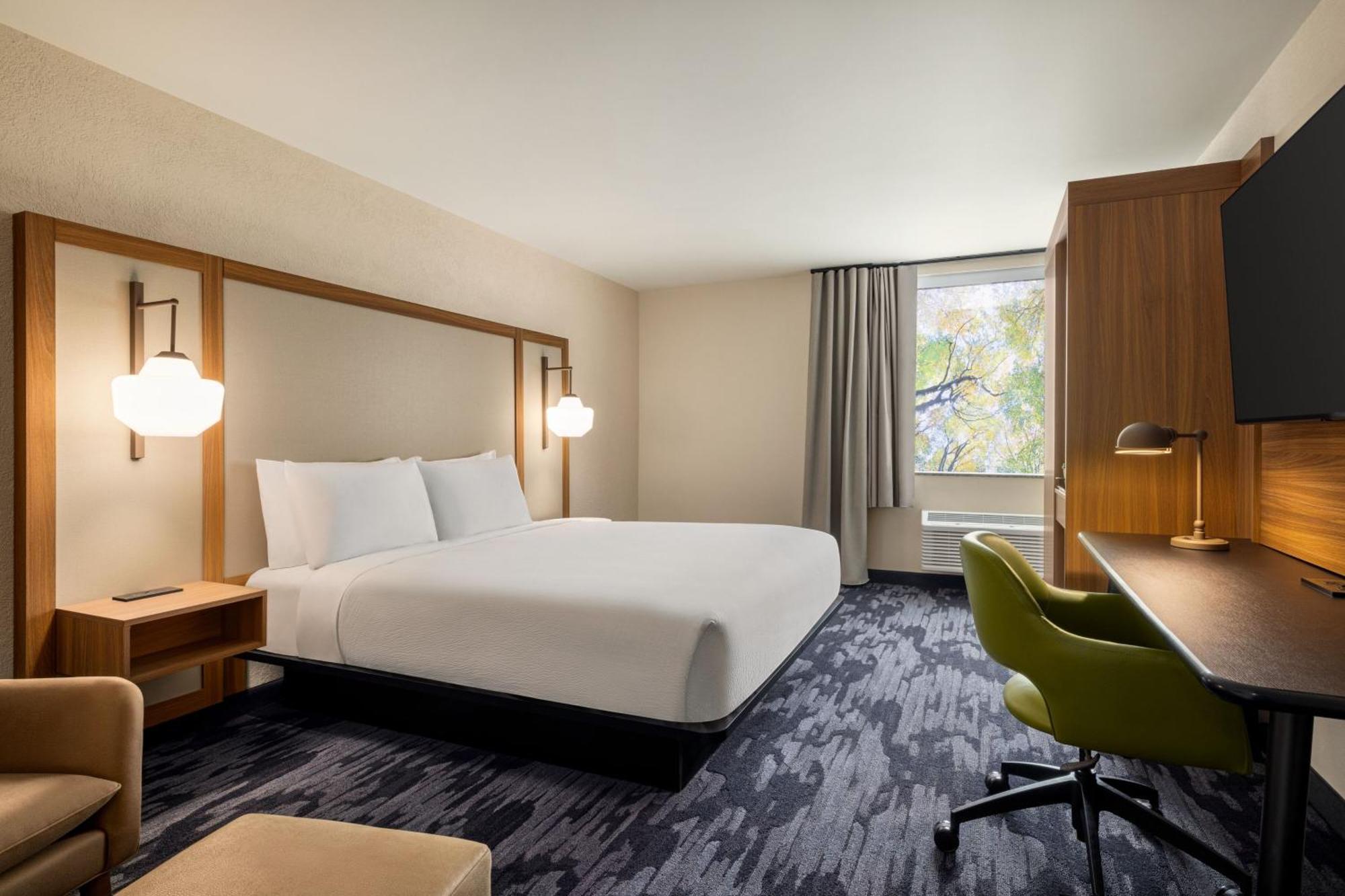Fairfield By Marriott & South Hotel 3*