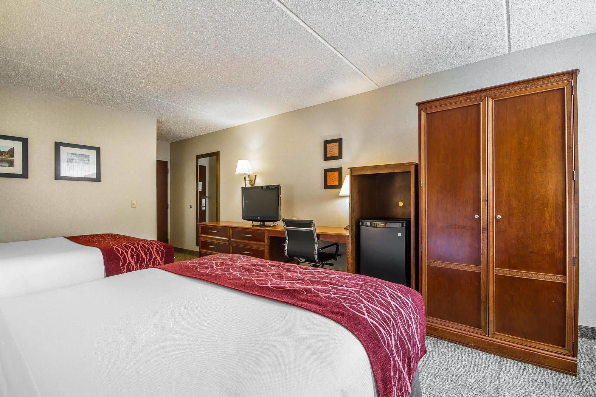 Fairfield By Marriott & South Hotel 3*