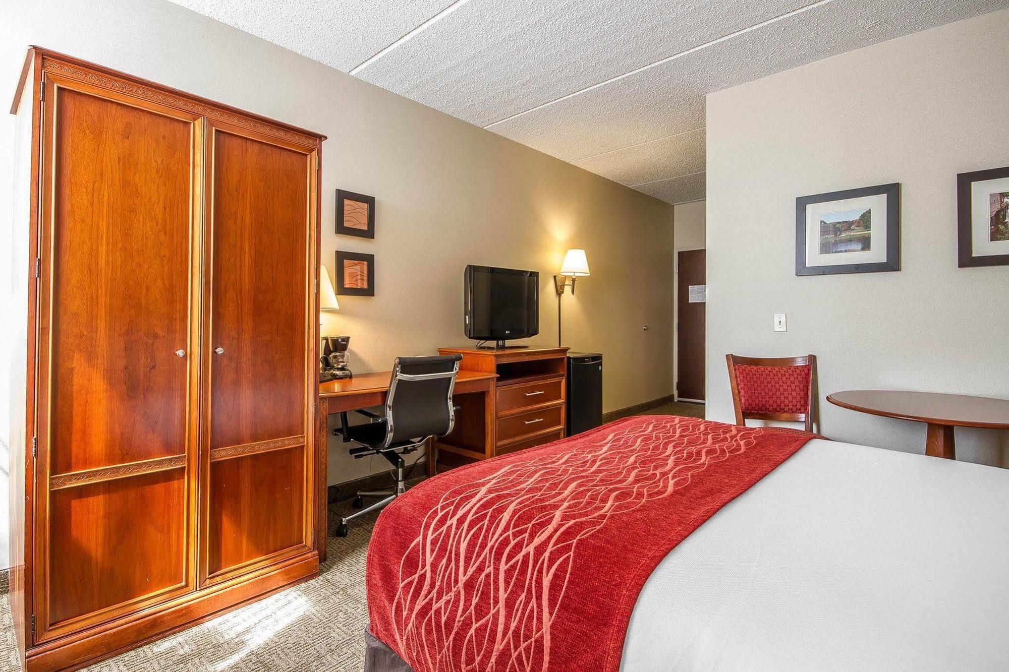 Fairfield By Marriott & South Hotel 3*